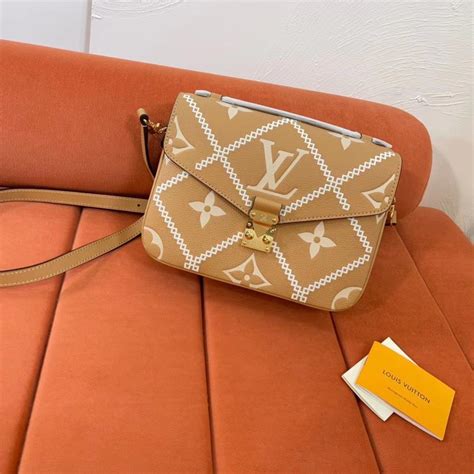 LV POCHETTE METIS HANDBAG M46018 (290USD) 